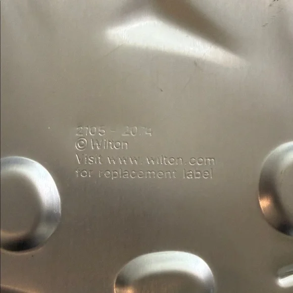 Wilton Silver Bunny Cake Pan - Picture 2 of 3